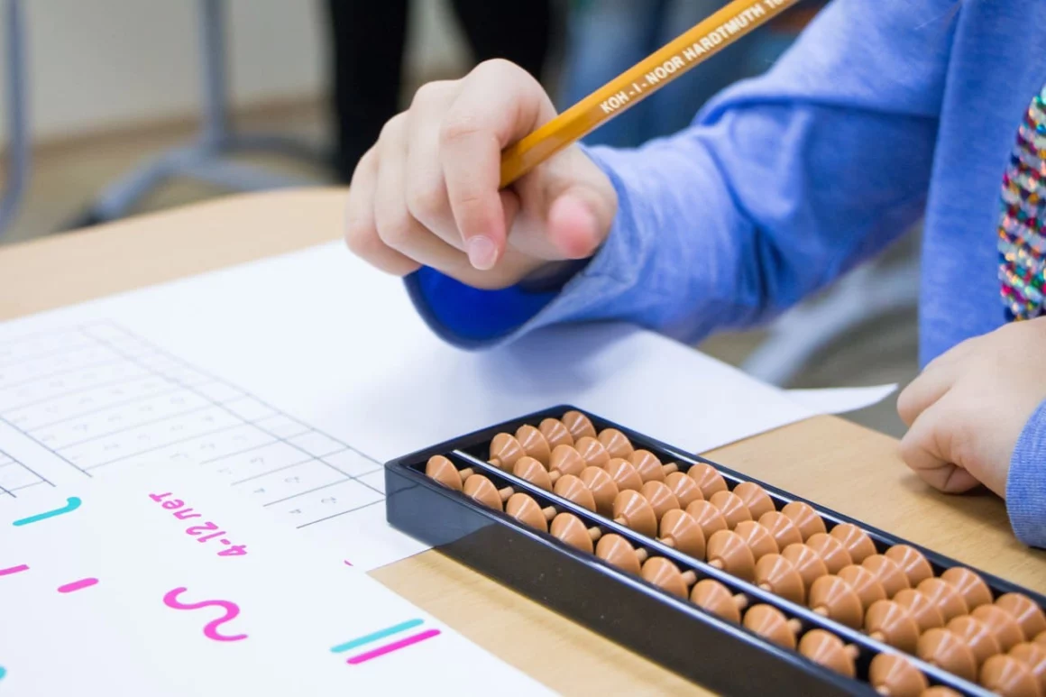 Абакус для ментальной арифметики: что это и как они развивают детей