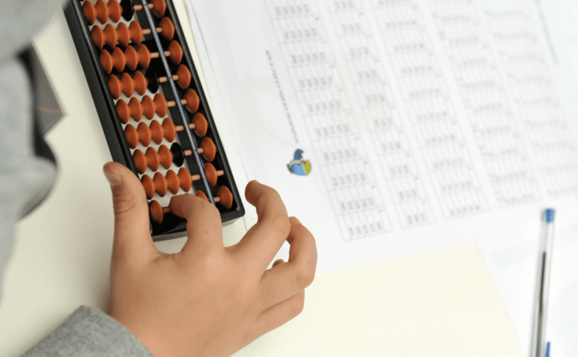 Абакус для ментальной арифметики: что это и как они развивают детей