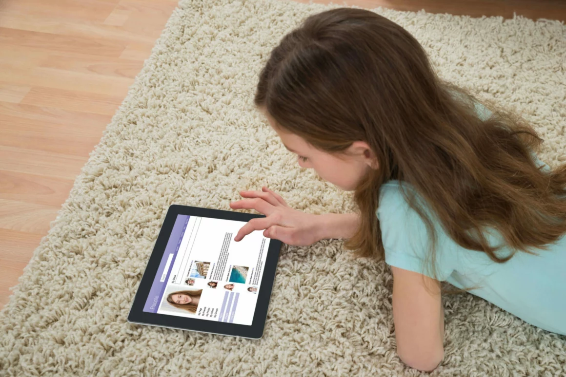 Зависимость от телефона: как помочь ребенку справиться?