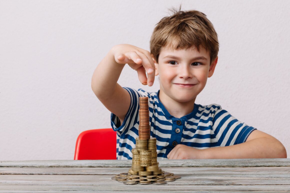 Как объяснить ребенку, что такое деньги и откуда они