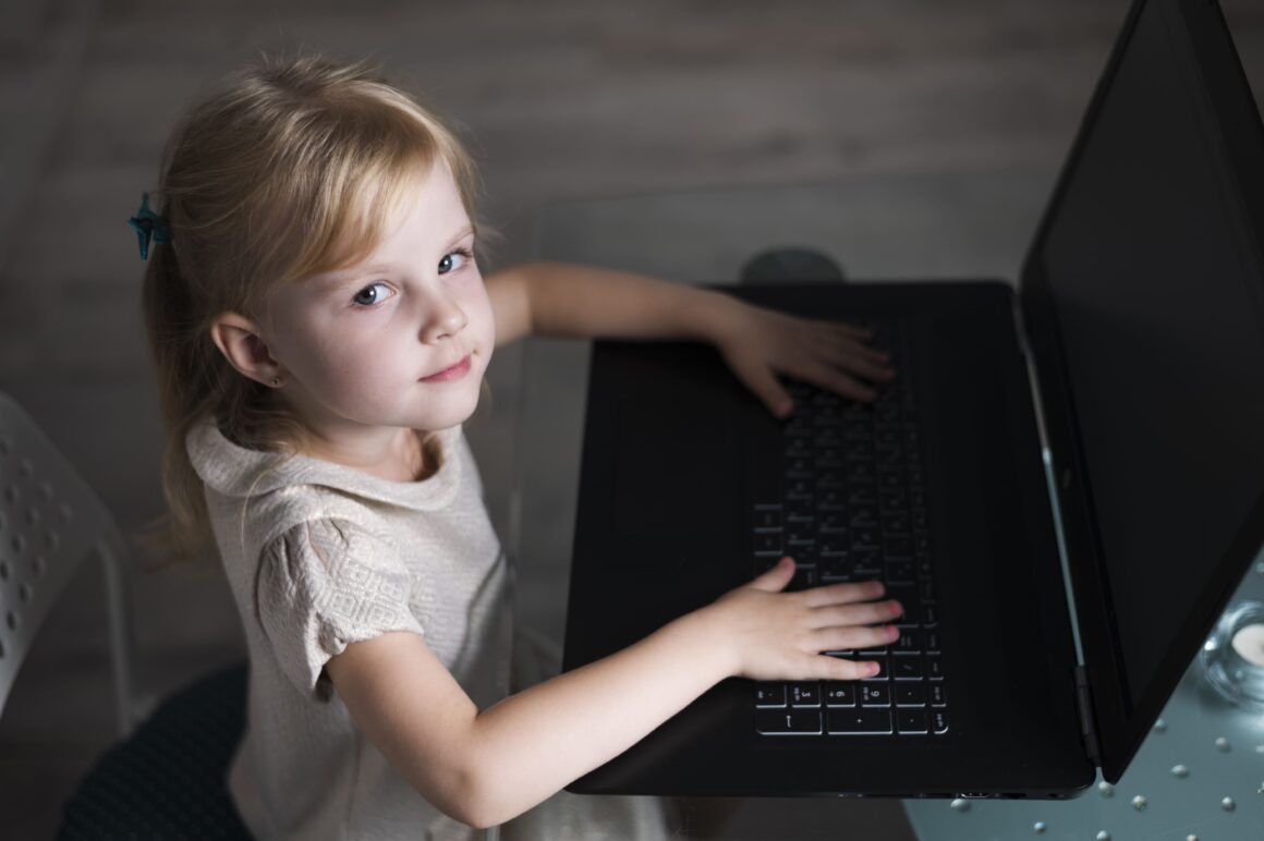 С какого возраста обучать ребенка программированию и IT?