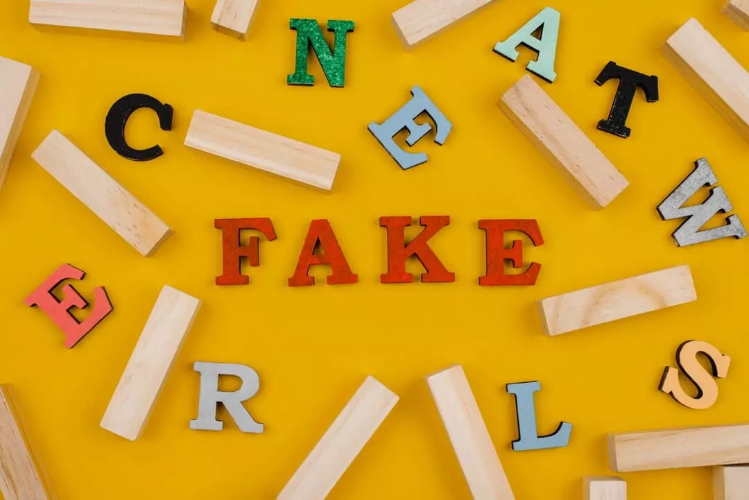 Как отличить фейк от правды и помочь разобраться в этом ребенку?